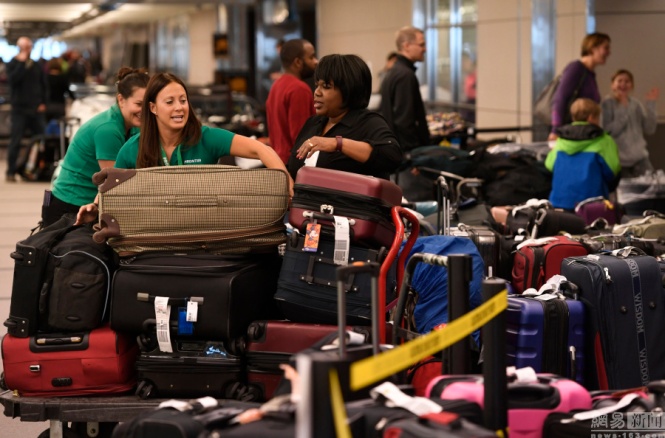 United States great Blizzard delayed baggage caused by airport baggage piled
